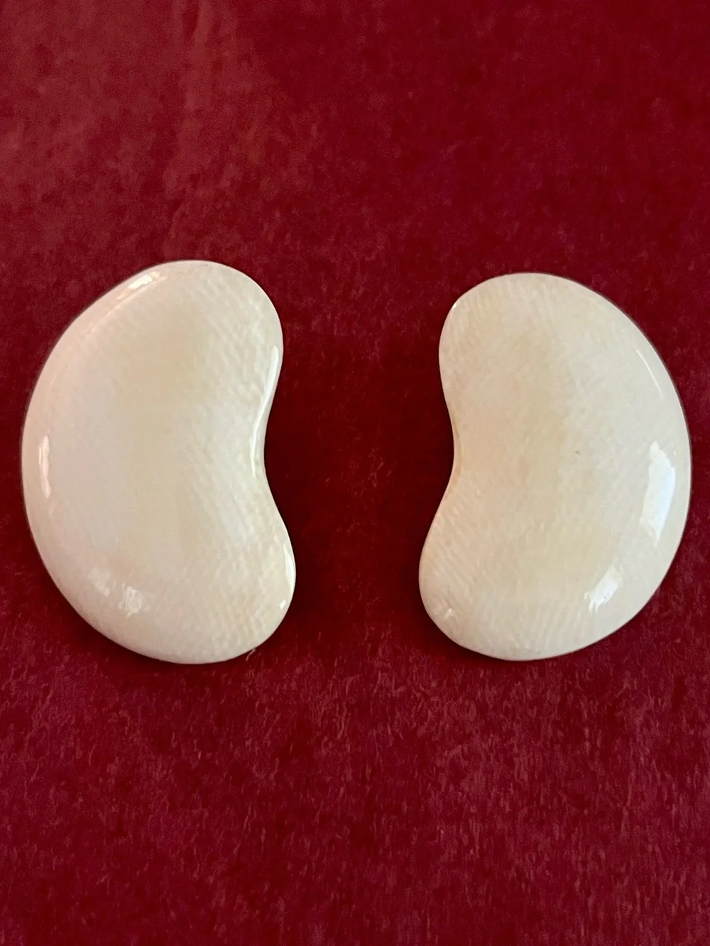 Vintage 70s Cream Kidney Bean Statement Stud Earrings Abstract Retro Costume